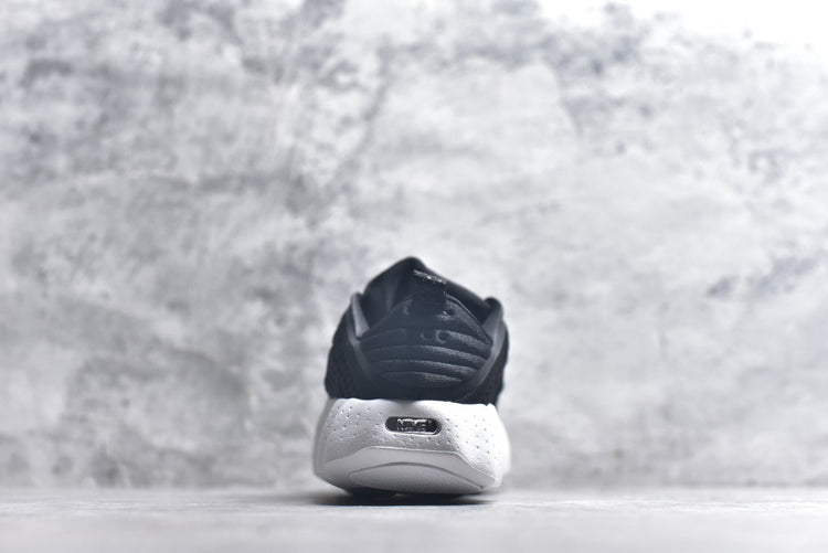 Nike Mind 002 "Black/White"