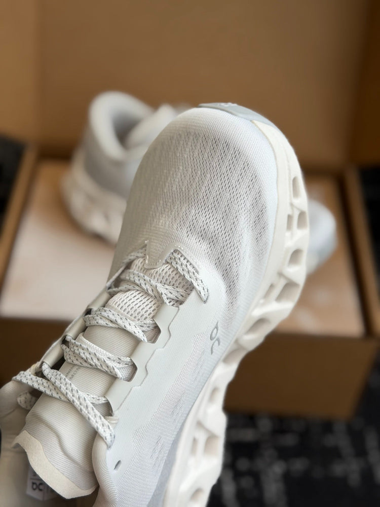 On Cloudmonster Pure White Silver Shock Absorbing Sport Shoes Breathable Mesh Athletic Trainers