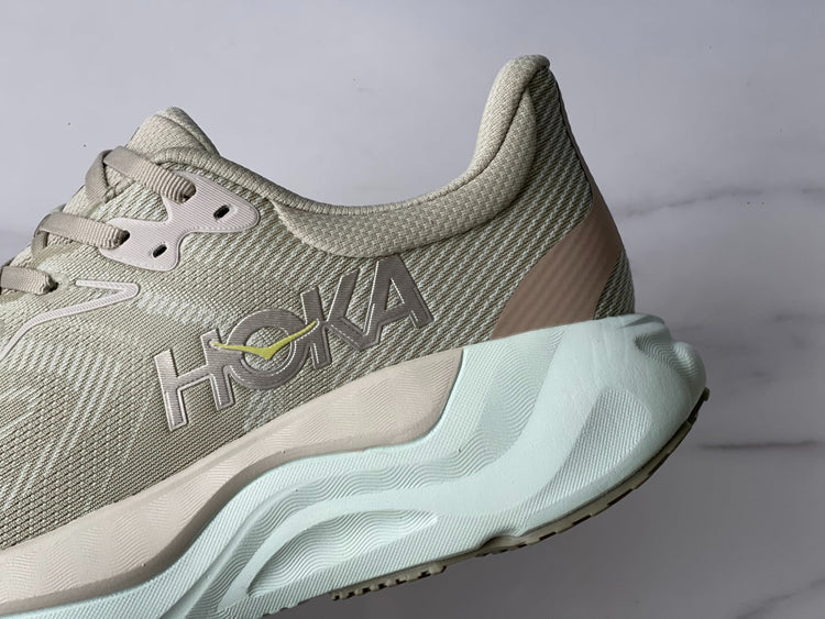 HOKA ONE ONE Arahi 8 Gray | Khaki