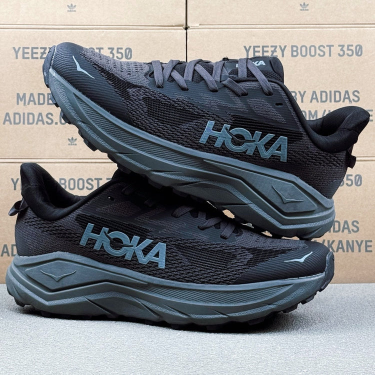 HOKA Challenger 8 Black