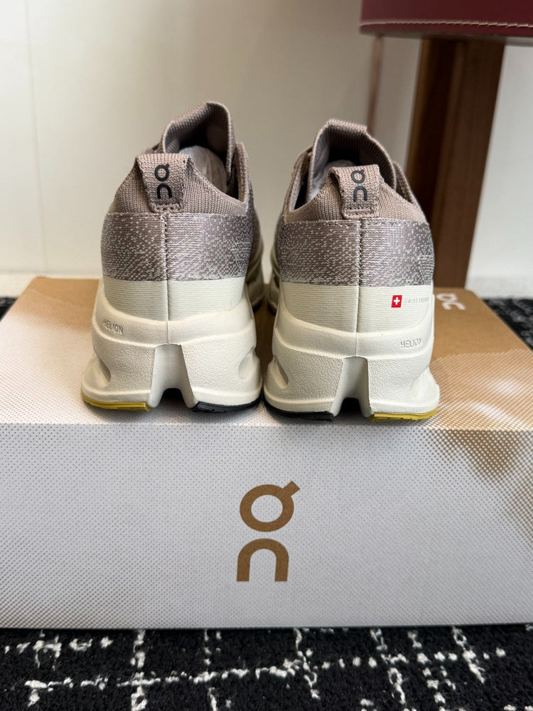 On Cloudtilt Unisex Sport Sneakers Light Grey Gold Accent White Hollow CloudTec Phase Midsole Road Running Shoes